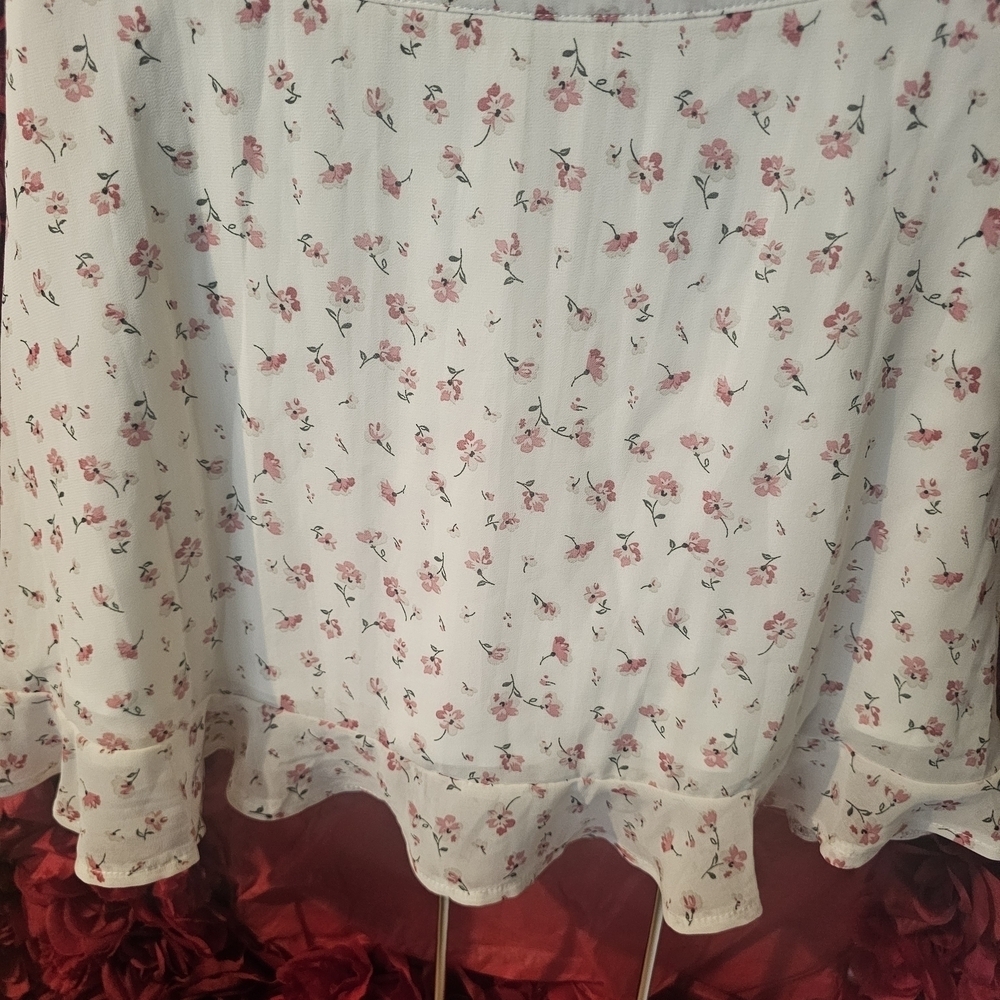 SHEIN NWOT White and Pink Floral Skirt Size Small